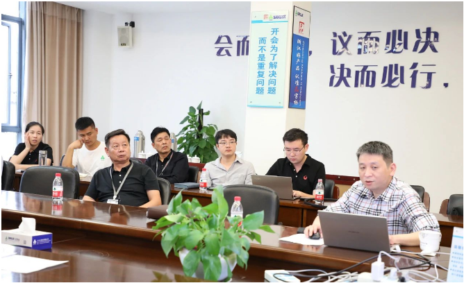 會議指出，必須繼續(xù)在基礎市場工作方面下功夫，維護客戶關系，積極參與市場，了解客戶需求，以卓越的服務推動銷售。同時，也強調(diào)了需要不斷構(gòu)建適應自身特點的創(chuàng)新技術體系，增加核心工藝的研發(fā)力度，為客戶提供智能高效的三力士產(chǎn)品解決方案。