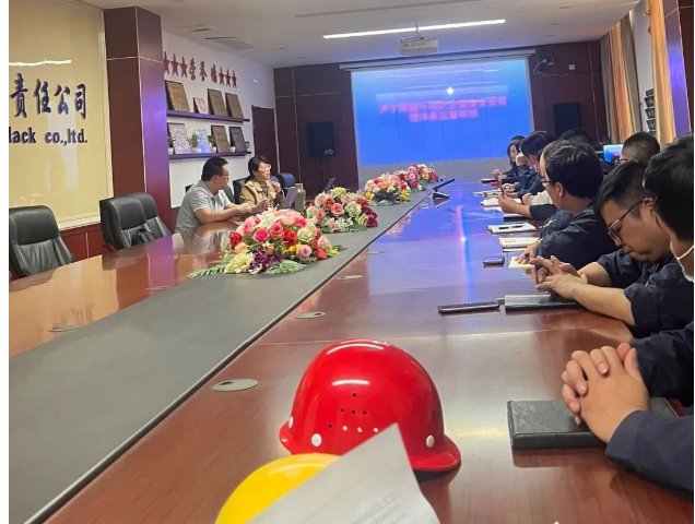 濟寧黑貓炭黑有限責任公司于10月16日至10月19日進行了環境職業健康安全管理體系年度監督審核。此次審核是由華中國際認證機構派遣兩名資深審核專家組成的審核團隊進行的，他們通過文件審查和實地考察，全面審查了公司管理體系的運行情況。