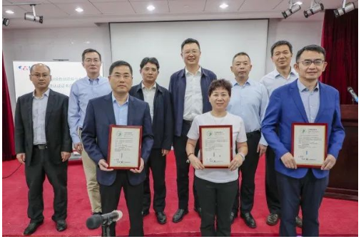 上海長(zhǎng)順電梯電纜有限公司表示，他們將繼續(xù)承擔(dān)重要的戰(zhàn)略任務(wù)，積極參與“碳達(dá)峰、碳中和”的倡議，為推動(dòng)綠色社會(huì)和綠色經(jīng)濟(jì)發(fā)展做出更大的貢獻(xiàn)。公司的努力和成就在綠色產(chǎn)業(yè)領(lǐng)域樹立了良好的典范。