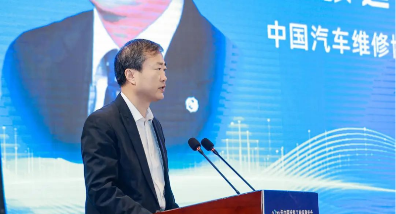 張延華也指出了發展機遇，特別是在電動化和數字化汽車產業的發展趨勢下，汽車修補漆業務仍有空間。他提到了二手車整備作為修補漆業務的新興市場，以及汽車個性化美容改裝等領域的發展機遇。因此，抓住這些機會，挖掘市場潛力，進行技術迭代和產品創新將有助于在競爭激烈的市場中取得優勢地位。