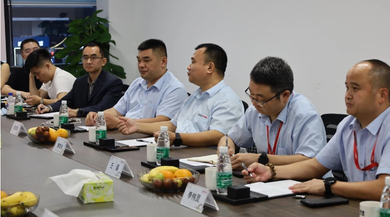 中國(guó)橡膠工業(yè)協(xié)會(huì)副會(huì)長(zhǎng)雷昌純對(duì)萬(wàn)力輪胎近三年來(lái)取得的卓越成就表示贊賞，并鼓勵(lì)萬(wàn)力輪胎在產(chǎn)品研發(fā)創(chuàng)新方面繼續(xù)努力，以實(shí)現(xiàn)更大的發(fā)展。秘書長(zhǎng)車永興表達(dá)了對(duì)萬(wàn)力輪胎的濃厚興趣，并熱烈歡迎各方代表參加即將于11月9至11日在東莞舉行的中橡協(xié)營(yíng)銷工作委員會(huì)會(huì)員大會(huì)。會(huì)議將圍繞“數(shù)字化助力運(yùn)營(yíng)管理、前置倉(cāng)管理、輪胎與汽車后市場(chǎng)的整合運(yùn)營(yíng)、企業(yè)核心發(fā)展戰(zhàn)略”等議題展開分享和交流。