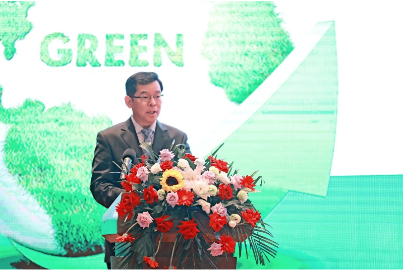在會上，中國輪胎循環利用協會會長李衛東博士以《綠色低碳目標下我國再生橡膠行業發展機遇與挑戰》為題進行了主旨報告。