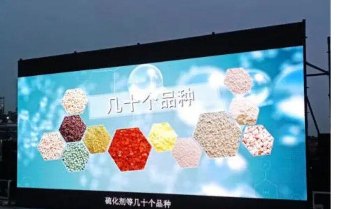 該項目是由山東尚舜化工與清華大學陳丙珍院士團隊共同研發，采用了連續化溶劑法清潔生產技術。該技術不僅提高了產品純度3個百分點，收率也得到了5個百分點的提升。整個生產過程實現了連續化和自動化，極大地提高了本質安全水平。在生產過程中，采用溶劑提純產品，廢水排放量降低了80%以上，廢鹽排放量更是減少了90%以上，從而圓滿解決了長期困擾行業的環保問題。